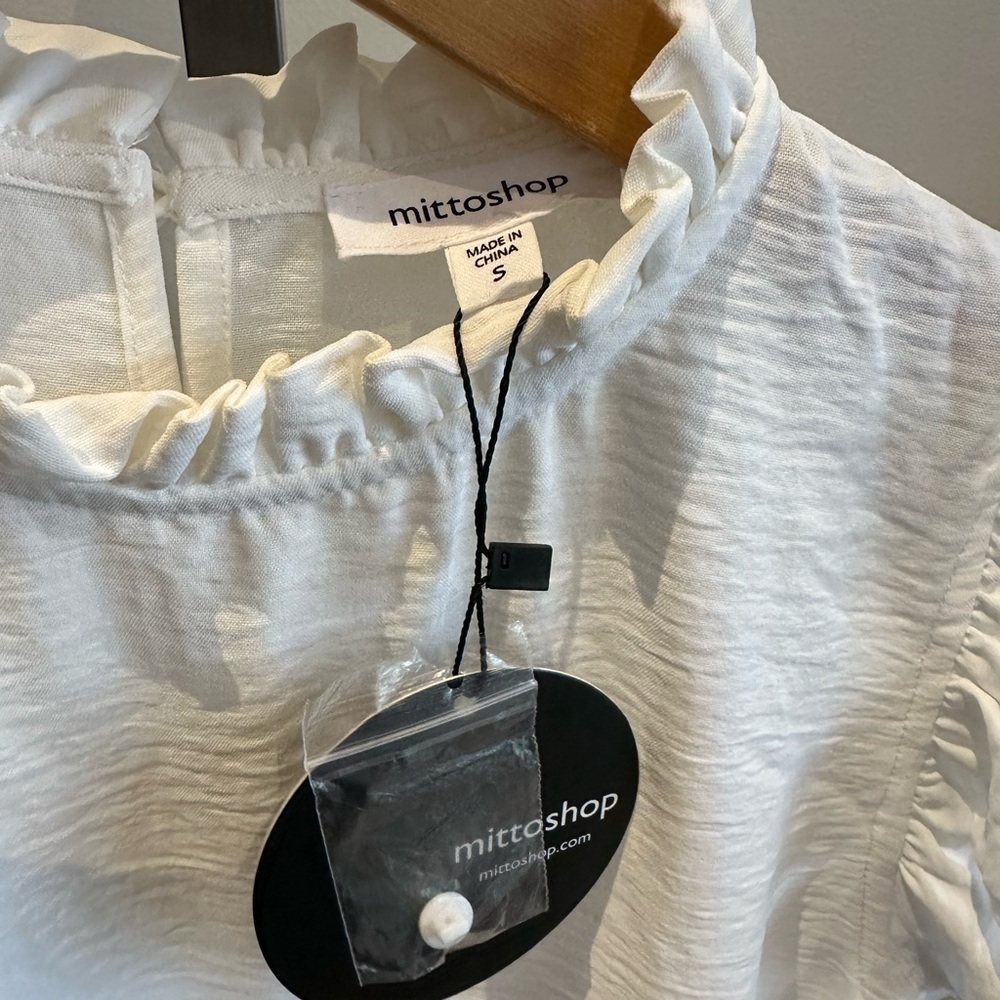 NWT Mittoshop Women’s Ruffle Detail Blouse Sleeveless White Size Small - Picture 2 of 6